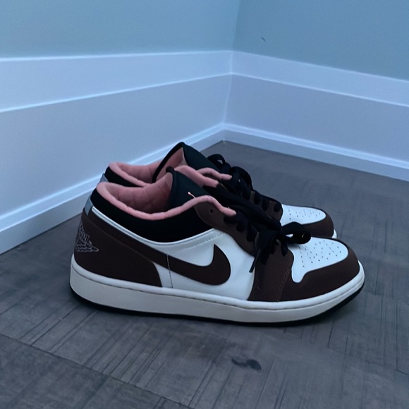 brown and pink jordan lows - Picture 2 of 3